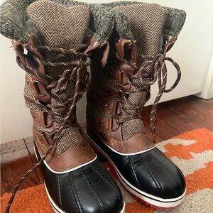 Stylish Brown and Black Winter Boots